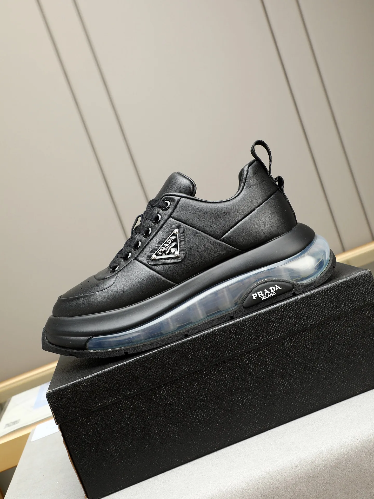 Men's shoes 💰640 Prada/Prada Men's casual shipping, imported cowhide upper, prada triangle logo, lambskin lining, original air cushion sole, rubber sewing process, rubber bottom layer, excellent shock absorption effect, comfortable on the feet! Size: 39-44 (38 45 customized)